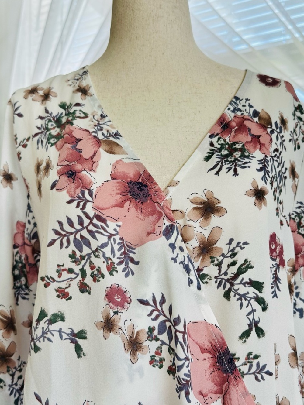 West Kei surplice neck blouse. Cottagecore floral print. NWT!
Size: Small - Picture 2 of 10